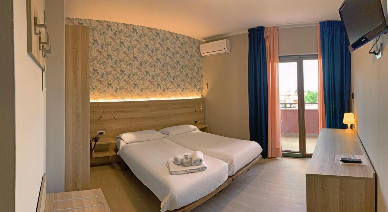 Hotel Alessandra Garda  Exterior photo